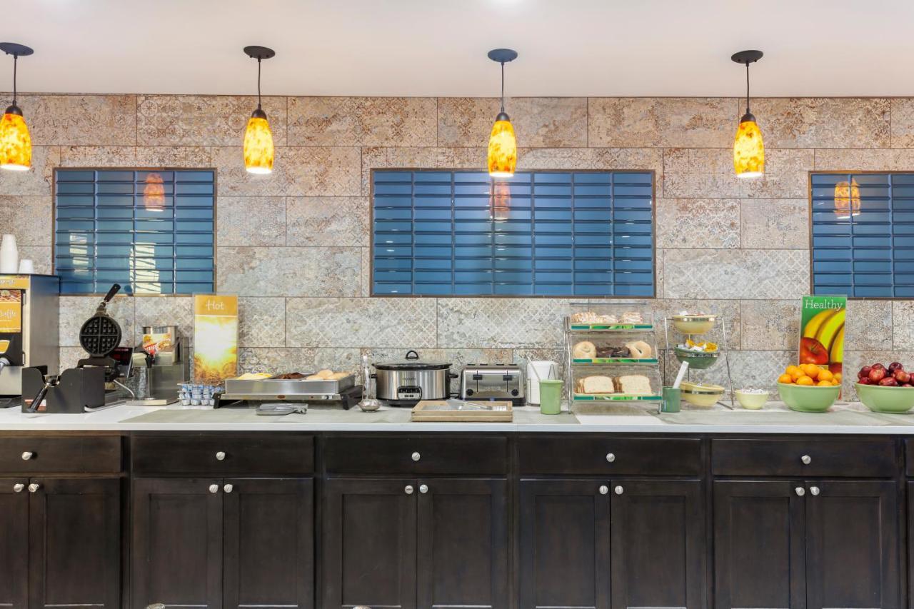 Quality Inn & Suites Goodyear - Phoenix West Екстериор снимка