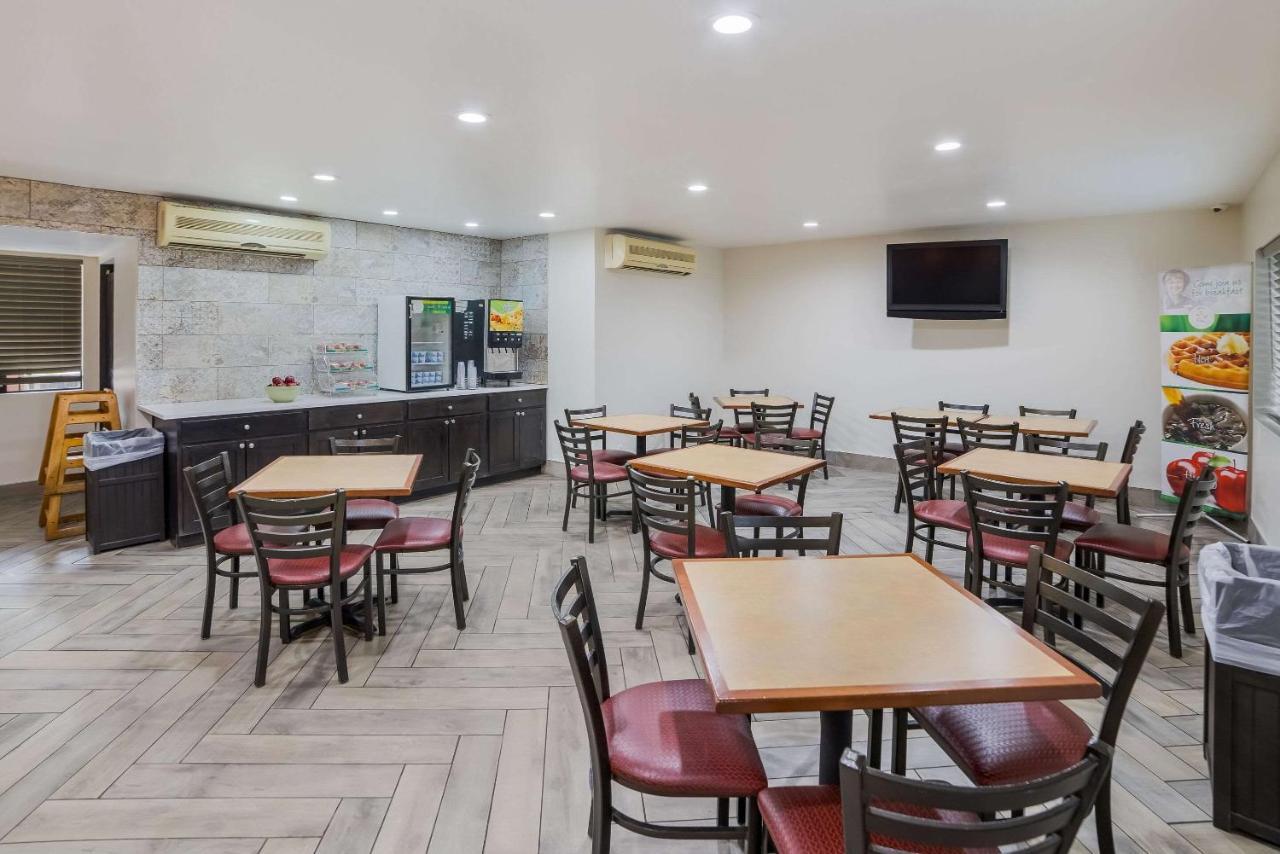Quality Inn & Suites Goodyear - Phoenix West Екстериор снимка