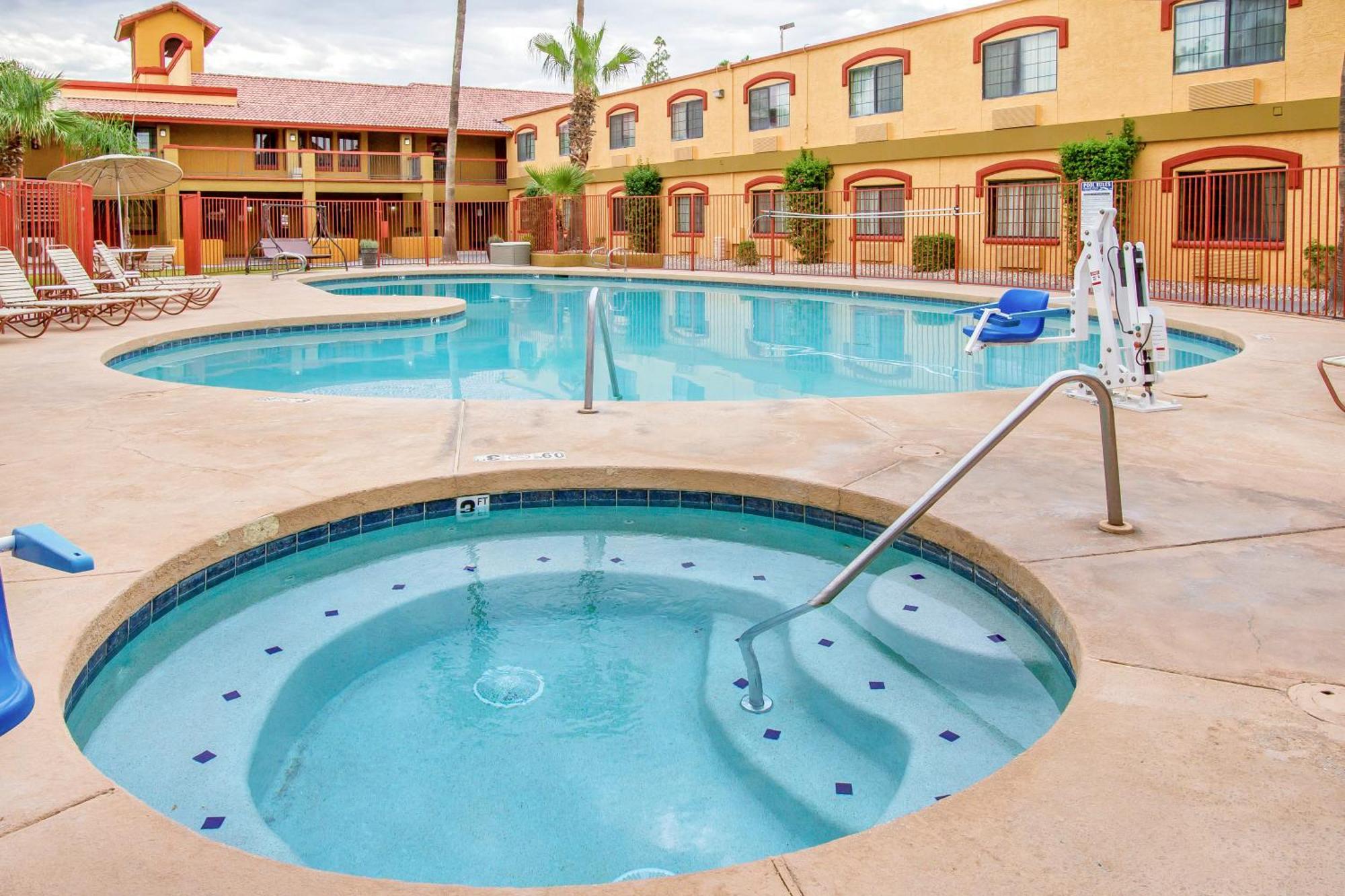 Quality Inn & Suites Goodyear - Phoenix West Екстериор снимка