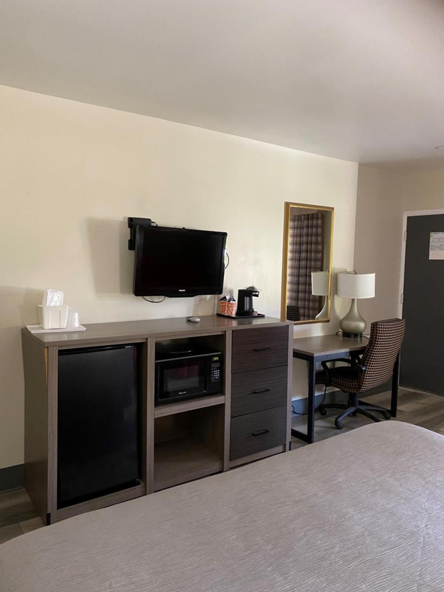 Quality Inn & Suites Goodyear - Phoenix West Екстериор снимка