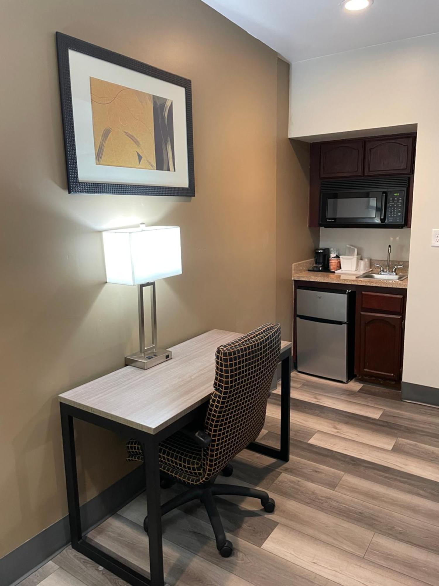 Quality Inn & Suites Goodyear - Phoenix West Екстериор снимка