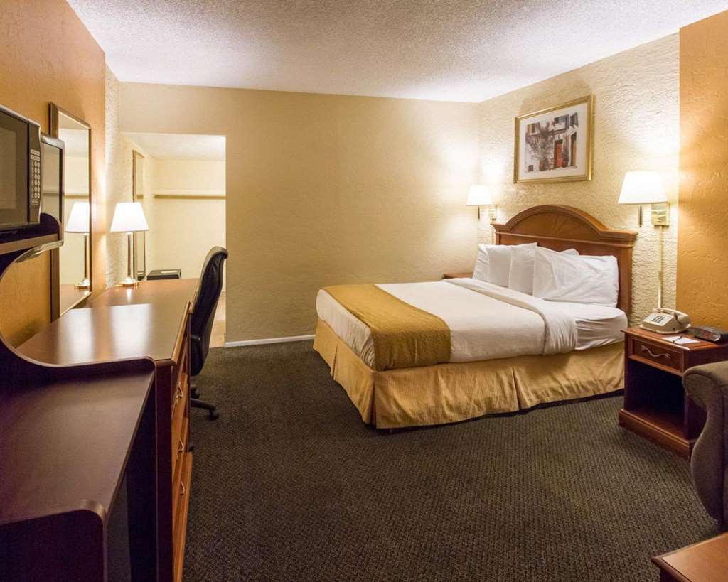 Quality Inn & Suites Goodyear - Phoenix West Стая снимка