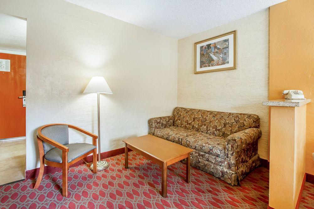 Quality Inn & Suites Goodyear - Phoenix West Екстериор снимка